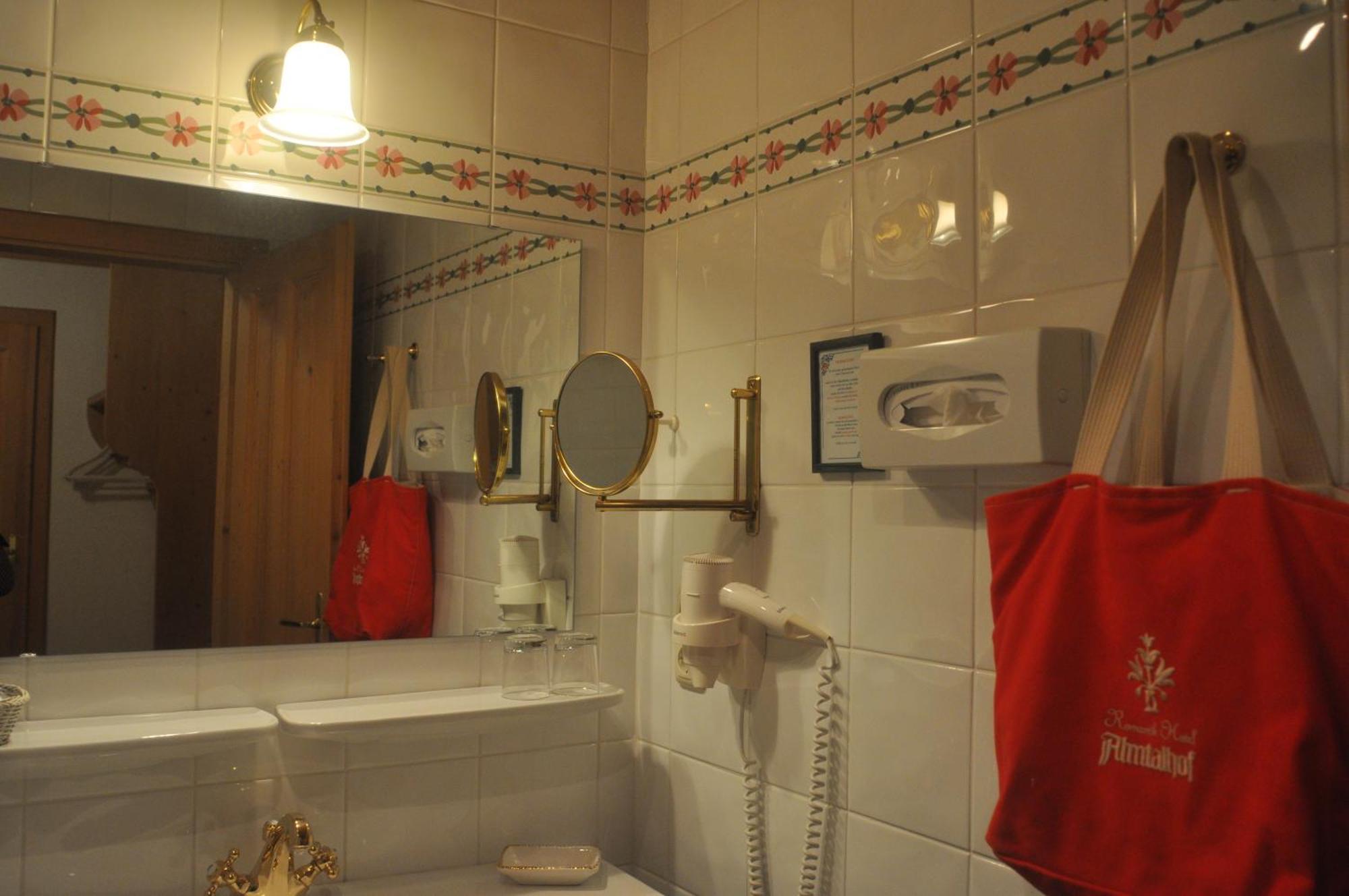 Romantikhotel Almtalhof Gruenau im Almtal Phòng bức ảnh