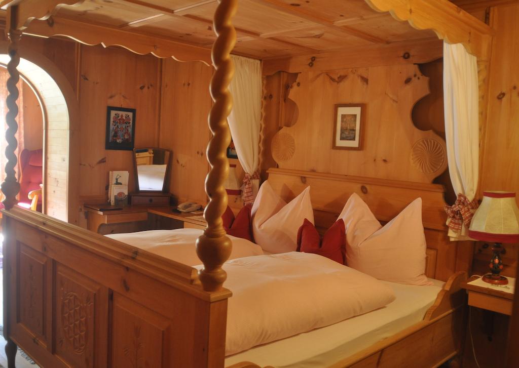 Romantikhotel Almtalhof Gruenau im Almtal Phòng bức ảnh