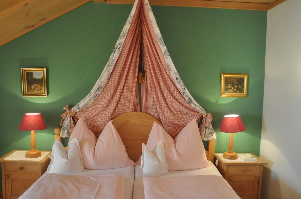 Romantikhotel Almtalhof Gruenau im Almtal Phòng bức ảnh